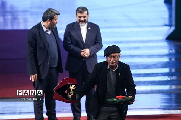 مراسم افتتاحیه چهل و دومین جشنواره بین‌المللی فیلم فجر