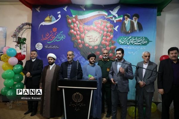 نواخته شدن زنگ انقلاب درمدارس قم