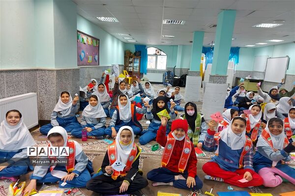 آموزش مهارتهای اوریگامی و امداد و نجات توسط مربیان سازمان دانش‌آموزی بجنورد