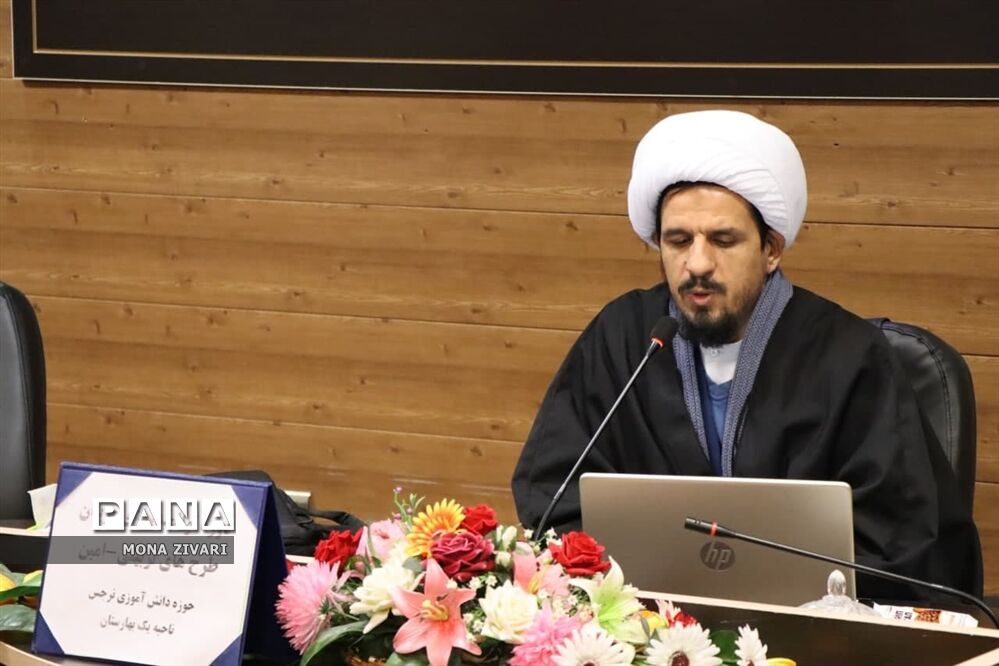 آموزگاران باید با منظومه فکری رهبری آشنا باشد