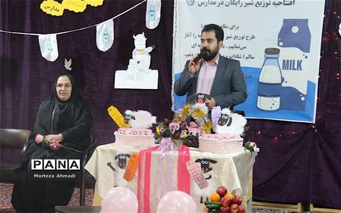 افتتاحیه طرح توزیع شیر رایگان در دبستان شهید خبره فرشچی ناحیه یک شهرری/ فیلم