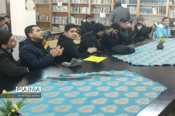 حضور دانش‌آموزان پسر دوره متوسطه دوم شهرستان ملارد در مسابقات قرآنی