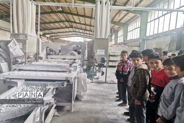 بازدید دانش‌آموزان خلیل آباد از شهرک صنعتی کاشمر