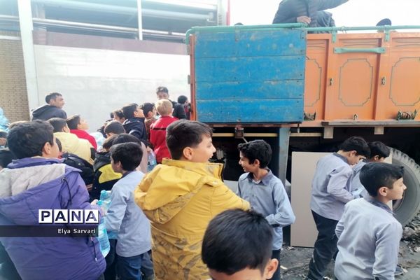 بازدید دانش‌آموزان خلیل آباد از شهرک صنعتی کاشمر