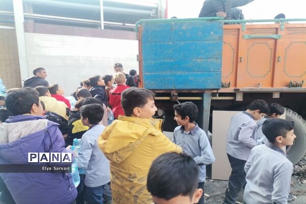 بازدید دانش‌آموزان خلیل آباد از شهرک صنعتی کاشمر