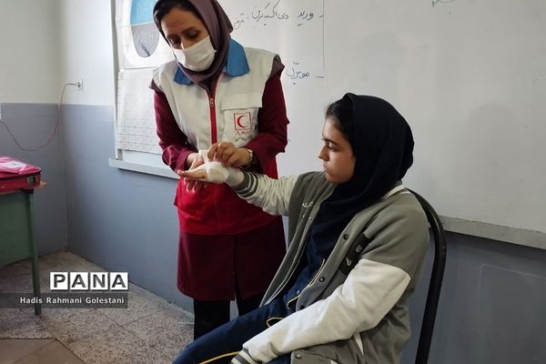 آموزش اصول امدادگردی در مدرسه  نور هدایت شهریار