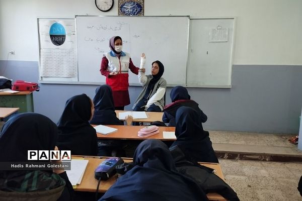 آموزش اصول امدادگردی در مدرسه  نور هدایت شهریار