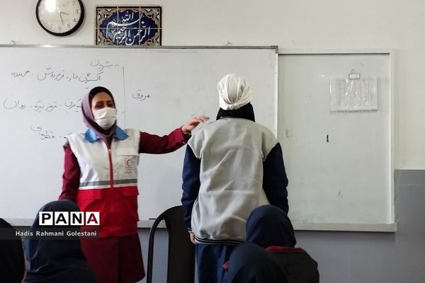 آموزش اصول امدادگردی در مدرسه  نور هدایت شهریار