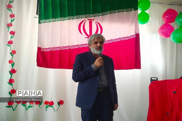 تقدیر از دانش آموزان و دبیران فعال نماز دبیرستان سید احمد فاتحی ۲ قم
