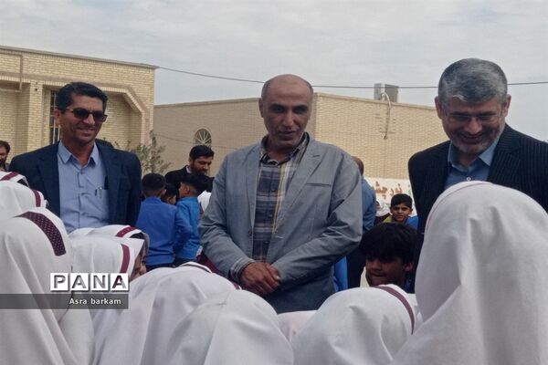 حضور  مشاور اجرایی وزیر آموزش و پرورش در بندرخمیر