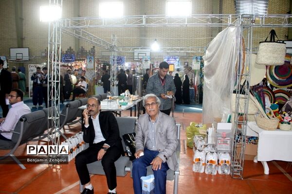 نمایشگاه اقوام دانشجو معلمان پسر سراسر کشور در بوشهر