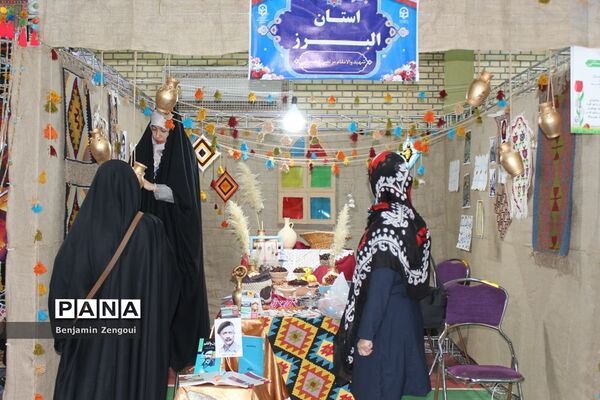 نمایشگاه اقوام دانشجو معلمان دختر سراسر کشور در بوشهر