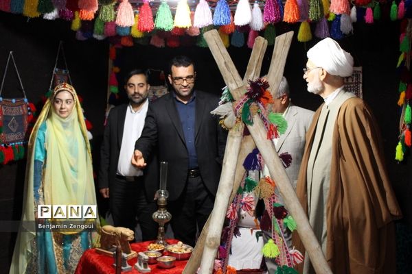 نمایشگاه اقوام دانشجو معلمان دختر سراسر کشور در بوشهر