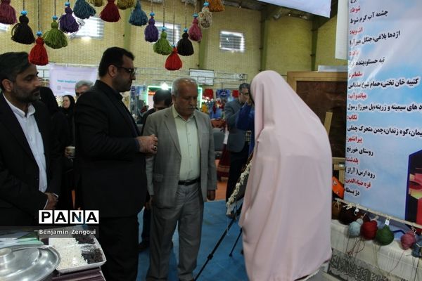 نمایشگاه اقوام دانشجو معلمان دختر سراسر کشور در بوشهر