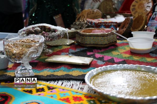 نمایشگاه اقوام دانشجو معلمان دختر سراسر کشور در بوشهر