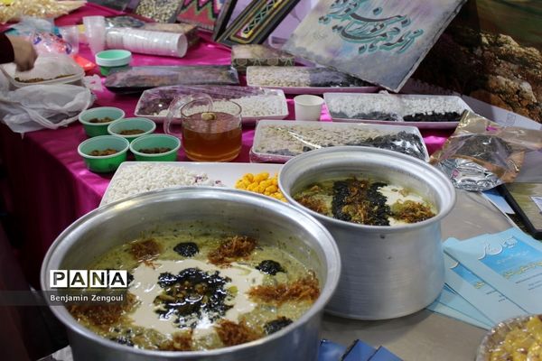 نمایشگاه اقوام دانشجو معلمان دختر سراسر کشور در بوشهر