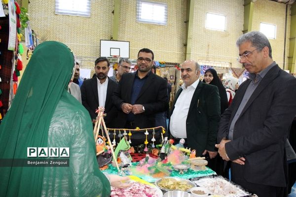 نمایشگاه اقوام دانشجو معلمان دختر سراسر کشور در بوشهر