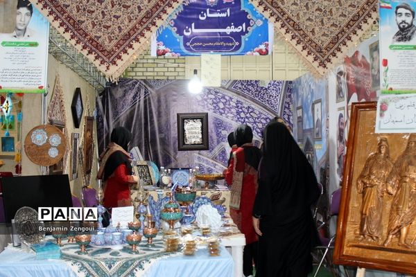 نمایشگاه اقوام دانشجو معلمان دختر سراسر کشور در بوشهر