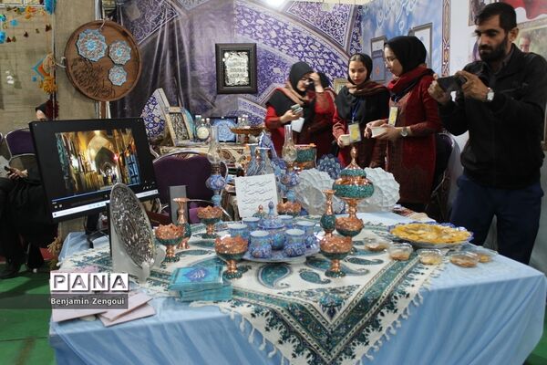 نمایشگاه اقوام دانشجو معلمان دختر سراسر کشور در بوشهر