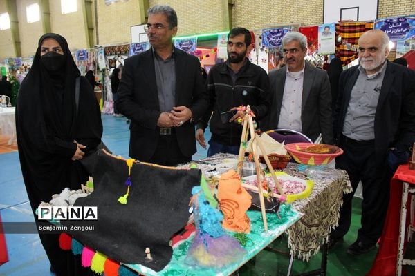 نمایشگاه اقوام دانشجو معلمان دختر سراسر کشور در بوشهر