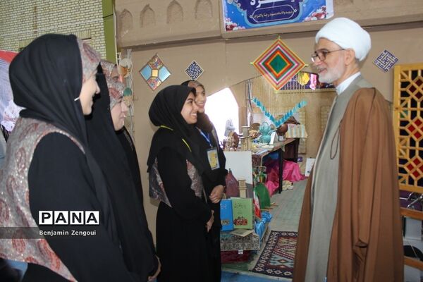 نمایشگاه اقوام دانشجو معلمان دختر سراسر کشور در بوشهر