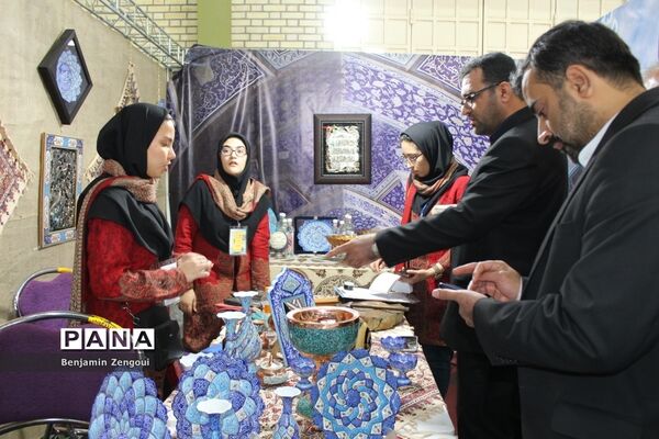 نمایشگاه اقوام دانشجو معلمان دختر سراسر کشور در بوشهر