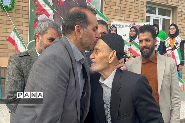 مراسم زنگ انقلاب در قرچک