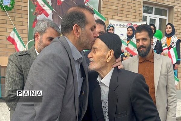 مراسم زنگ انقلاب در قرچک