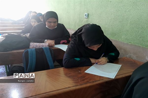 حضور حداکثری دانش‌آموزان دختر متوسطه دوم شهرستان ملارد در مسابقات قرآنی