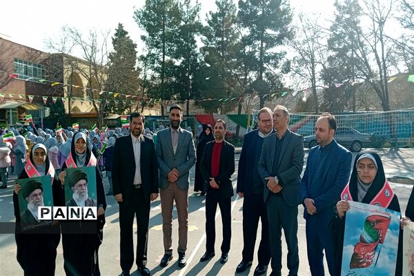 مراسم بزرگداشت دهه فجر و آیین نواختن زنگ انقلاب