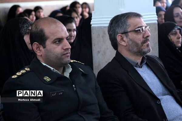 نواخته‌شدن زنگ انقلاب در هنرستان کوثر ناحیه یک شهرری