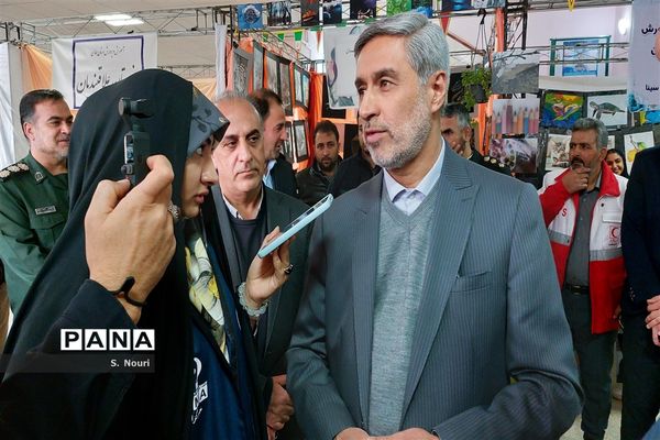 آیین گلبانگ انقلاب اسلامی در مدارس همدان