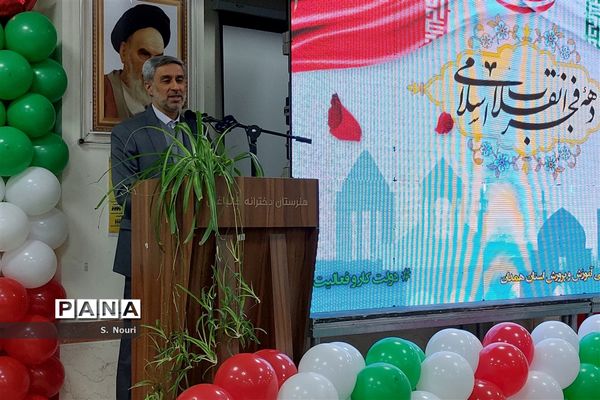 آیین گلبانگ انقلاب اسلامی در مدارس همدان