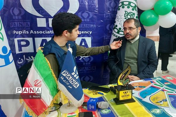 آیین گلبانگ انقلاب اسلامی در مدارس همدان