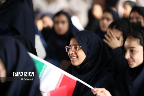 آیین نمادین استانی زنگ انقلاب در آموزشگاه سپیده ناحیه۲ شهرستان شهرکرد