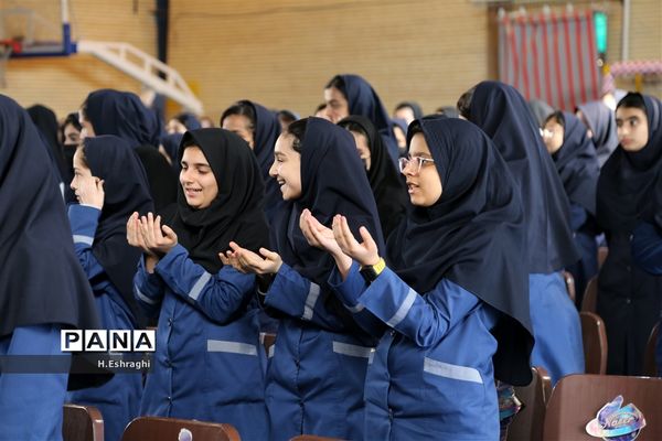 آیین نمادین استانی زنگ انقلاب در آموزشگاه سپیده ناحیه۲ شهرستان شهرکرد