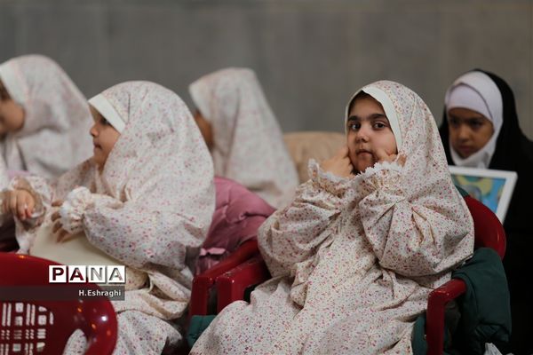 آیین نمادین استانی زنگ انقلاب در آموزشگاه سپیده ناحیه۲ شهرستان شهرکرد