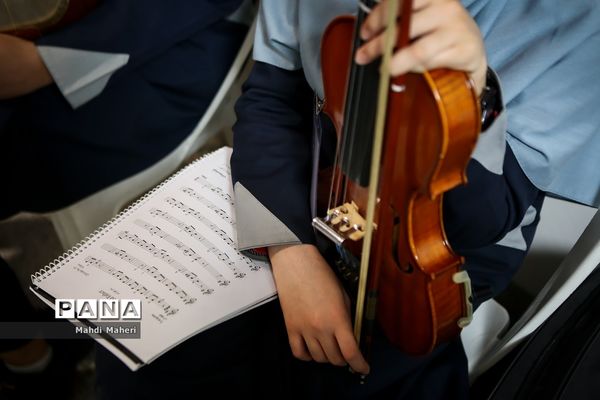 آیین نواختن گلبانگ انقلاب اسلامی با حضور وزیر آموزش و پرورش