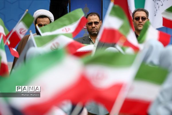 آیین نواختن گلبانگ انقلاب اسلامی با حضور وزیر آموزش و پرورش