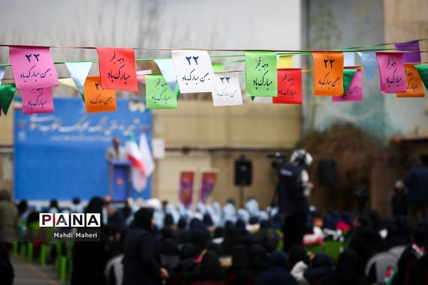 آیین نواختن گلبانگ انقلاب اسلامی با حضور وزیر آموزش و پرورش