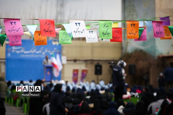 آیین نواختن گلبانگ انقلاب اسلامی با حضور وزیر آموزش و پرورش