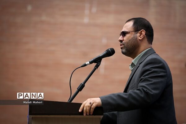 آیین نواختن گلبانگ انقلاب اسلامی با حضور وزیر آموزش و پرورش