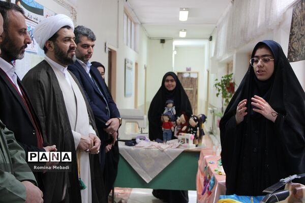 مراسم نواخته‌شدن زنگ انقلاب اسلامی و افتتاحیه نمایشگاه مدرسه انقلاب در اسلامشهر