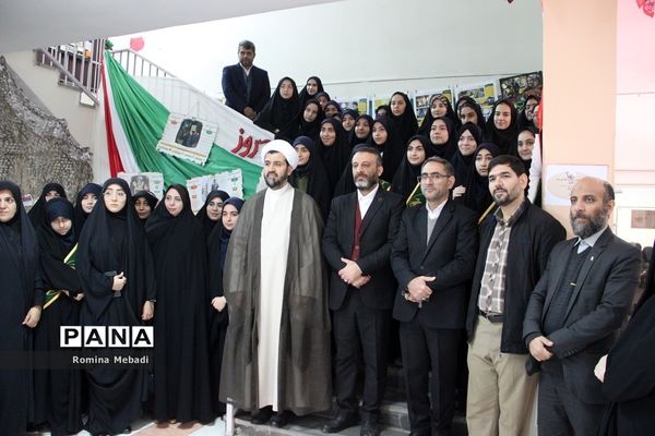 مراسم نواخته‌شدن زنگ انقلاب اسلامی و افتتاحیه نمایشگاه مدرسه انقلاب در اسلامشهر