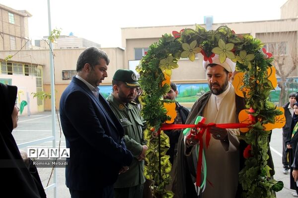 مراسم نواخته‌شدن زنگ انقلاب اسلامی و افتتاحیه نمایشگاه مدرسه انقلاب در اسلامشهر