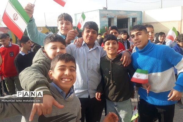 نواختن زنگ انقلاب در مدارس ناحیه 2 شهرری