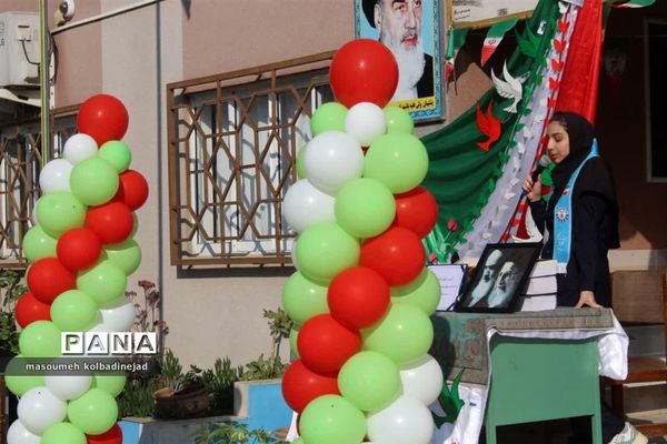 نواختن زنگ انقلاب در دبیرستان توحید گلوگاه