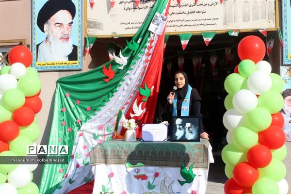 نواختن زنگ انقلاب در دبیرستان توحید گلوگاه