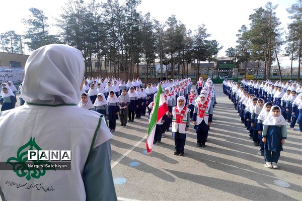 برگزاری مراسم نمادین زنگ انقلاب در منطقه امامزاده بادرود