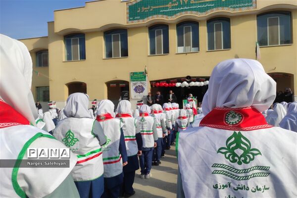برگزاری مراسم نمادین زنگ انقلاب در منطقه امامزاده بادرود